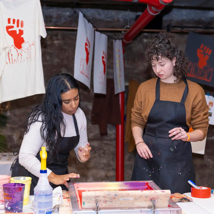 students screen printing